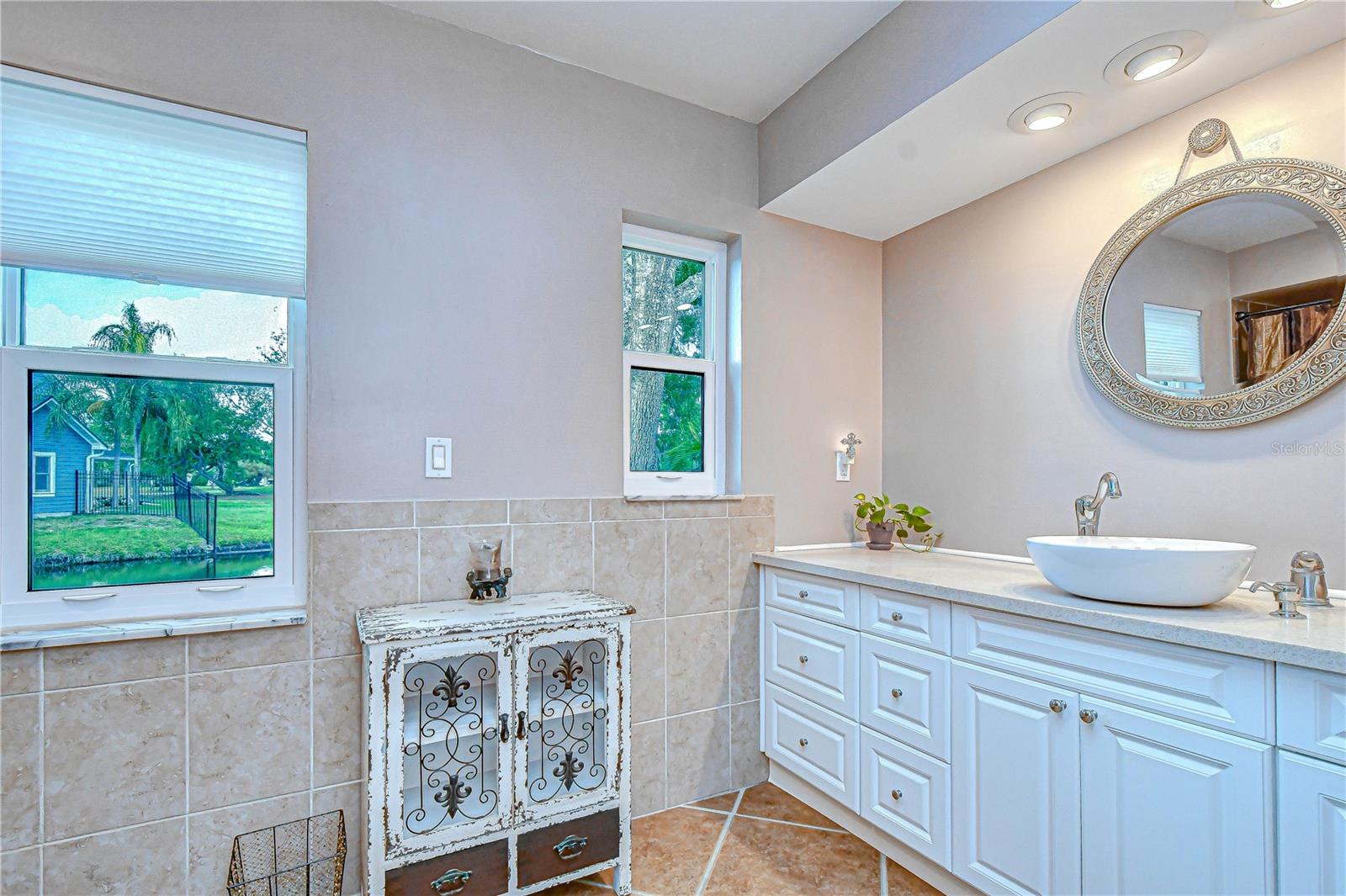 Image 23 of 37 For 20 Fernbrook Road