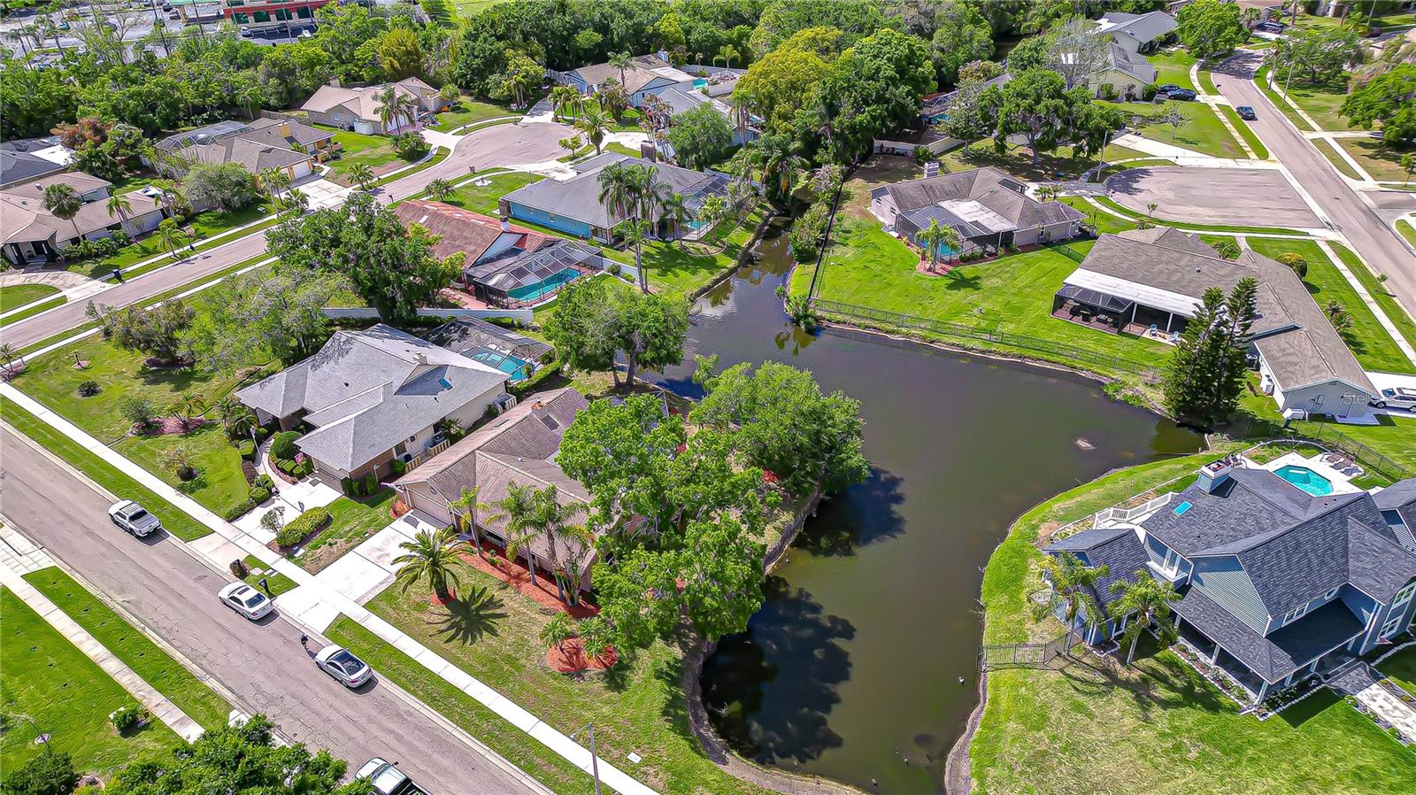 Image 3 of 37 For 20 Fernbrook Road