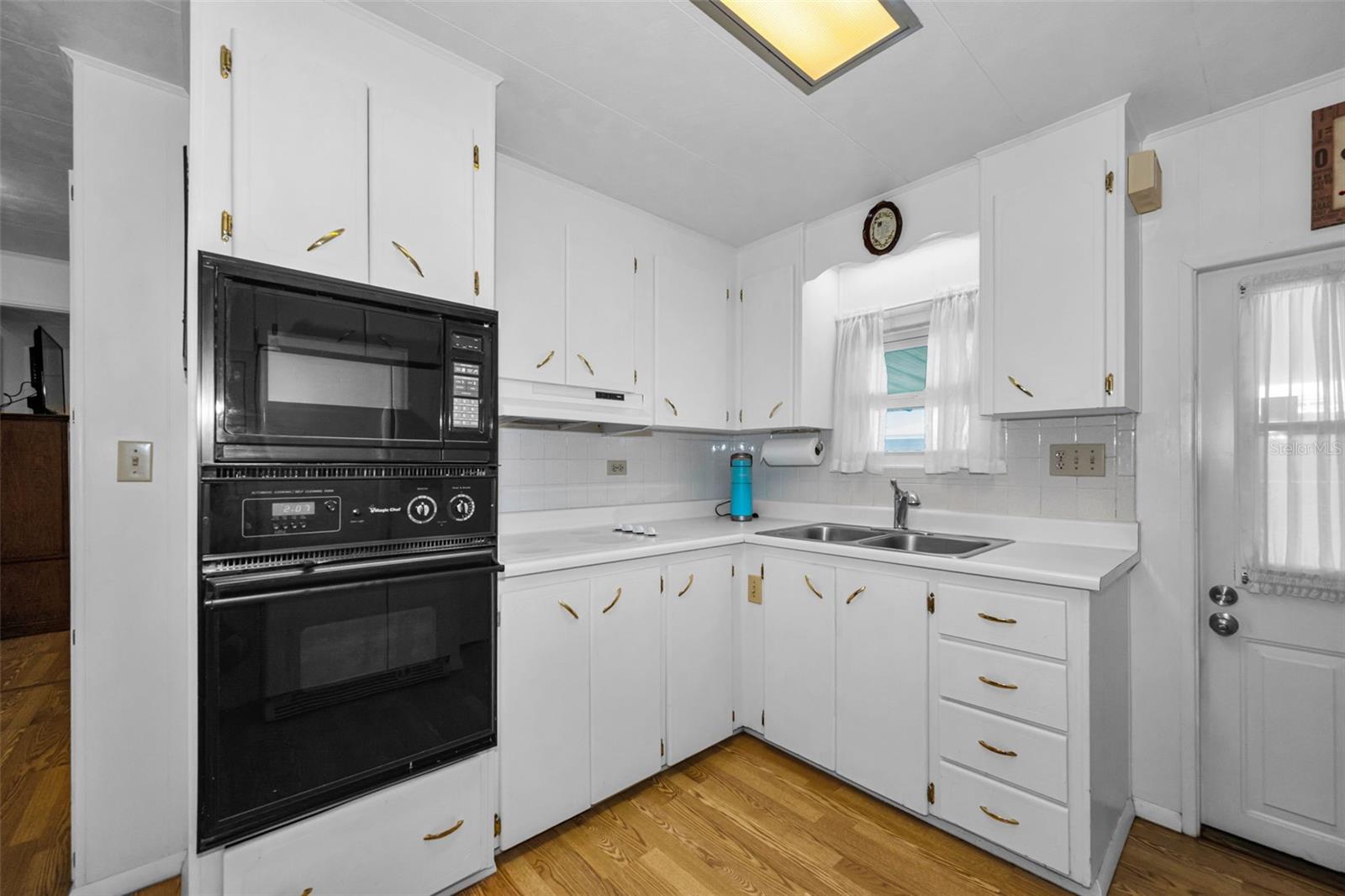 Image 27 of 87 For 29 Concord Lane 11