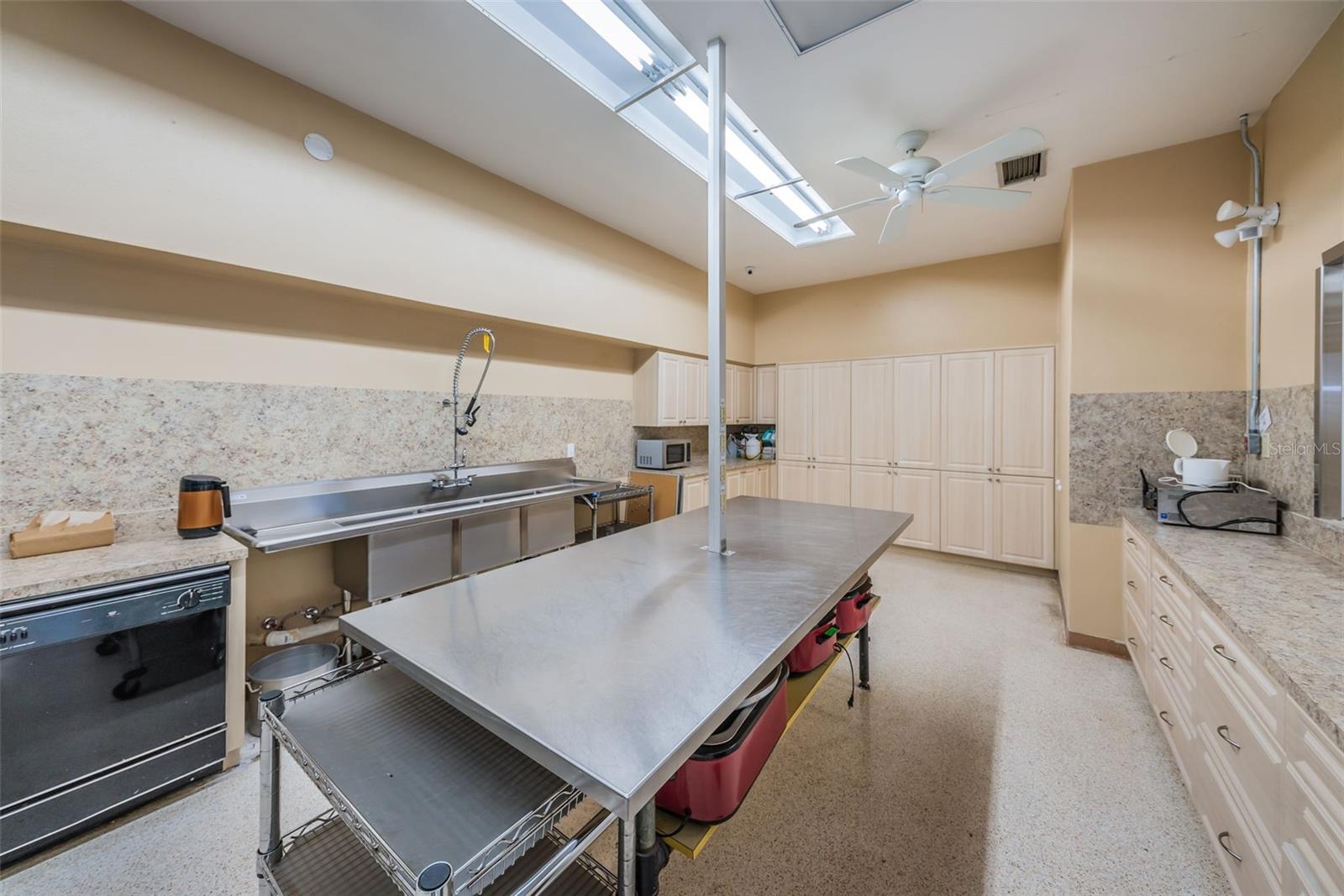 Image 56 of 87 For 29 Concord Lane 11