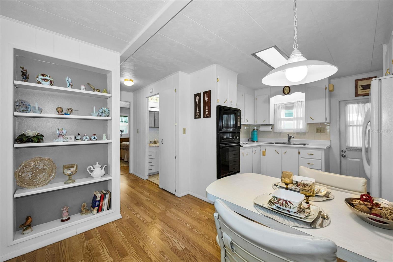 Image 6 of 87 For 29 Concord Lane 11