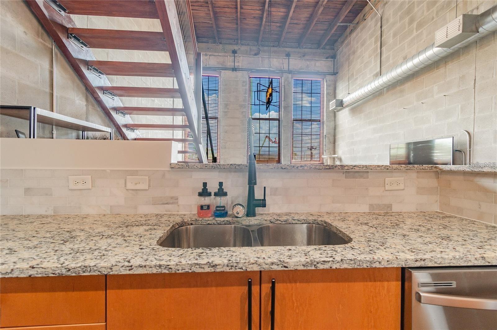 Image 11 of 28 For 2001 2nd Avenue 20