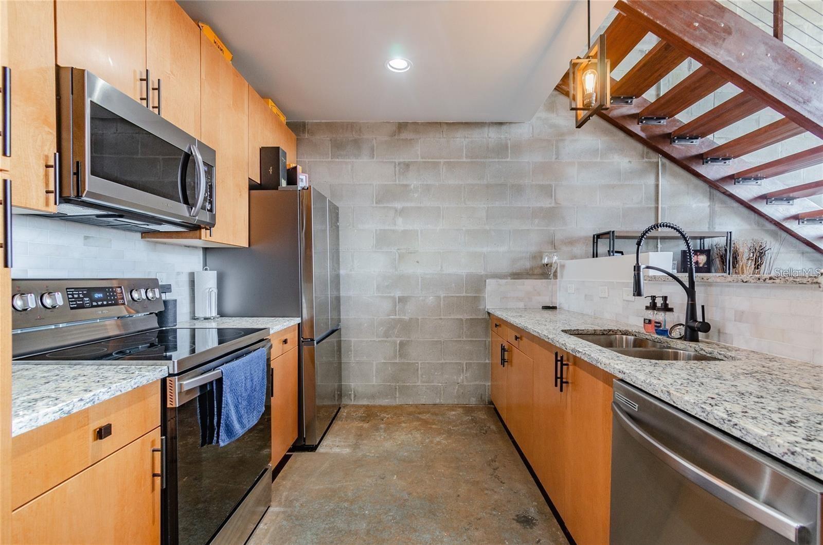 Image 9 of 28 For 2001 2nd Avenue 20