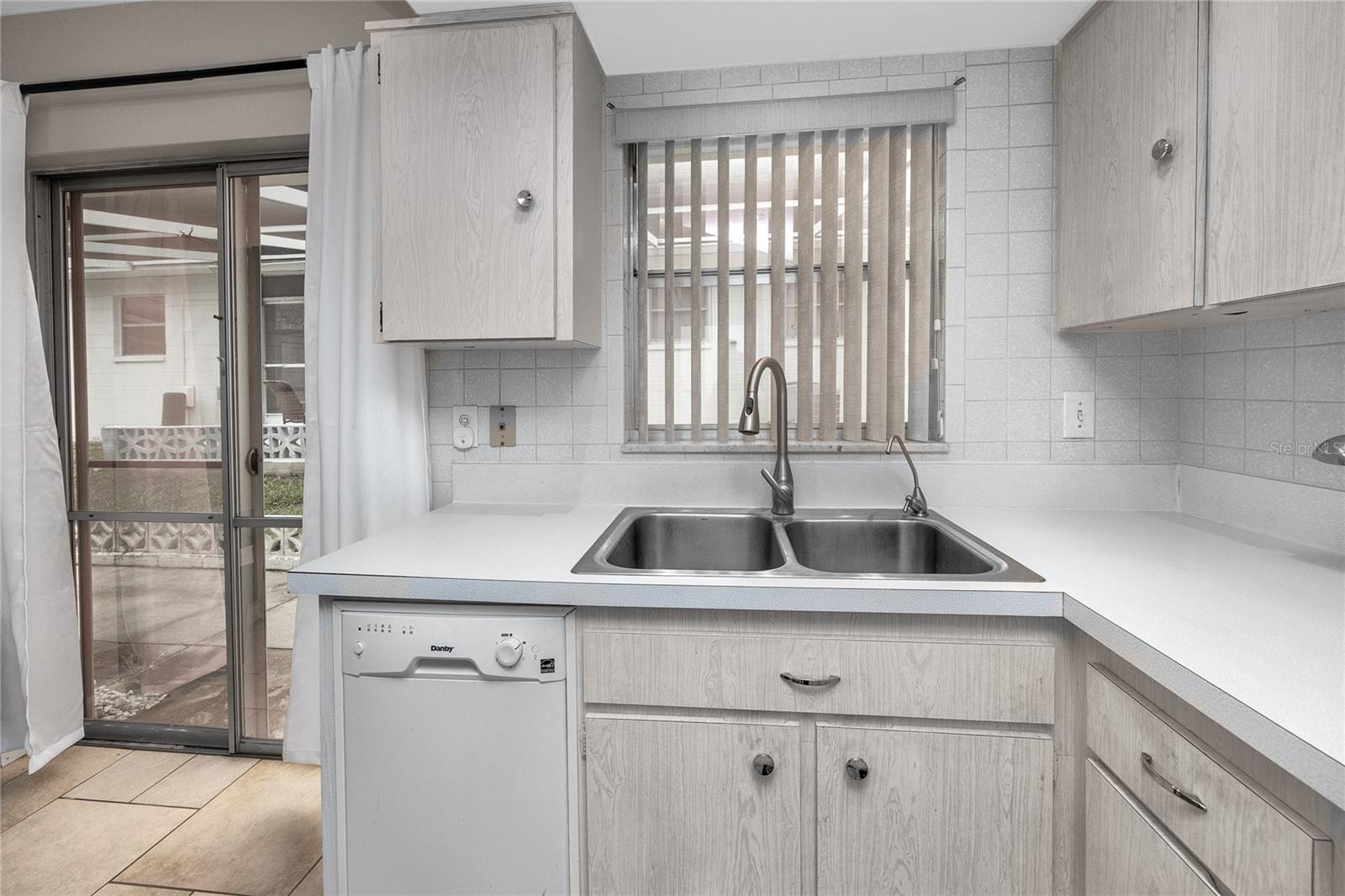 Image 15 of 42 For 12400 Park Boulevard 417