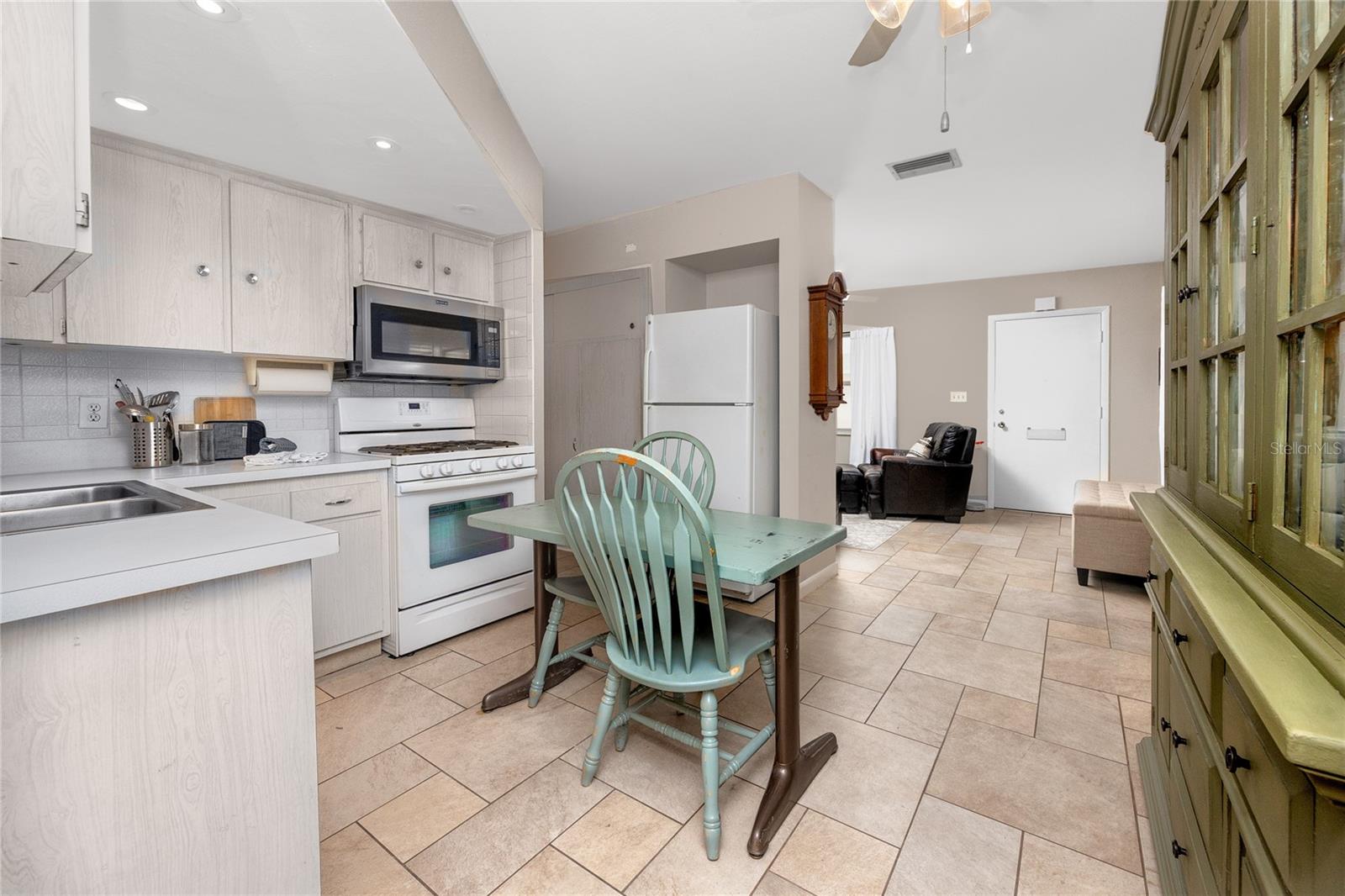 Image 16 of 42 For 12400 Park Boulevard 417