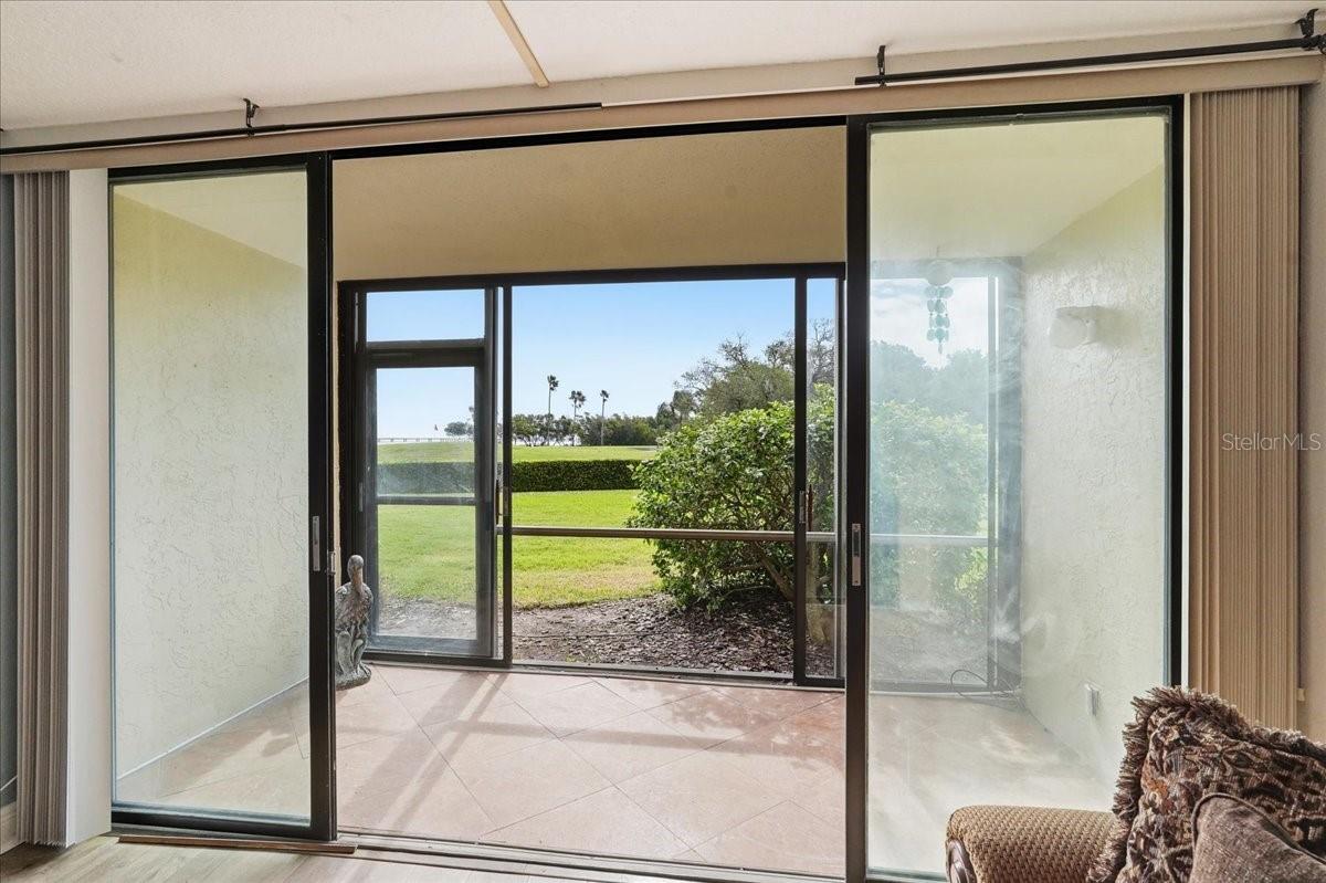 Listing photo id 8 for 2616 Cove Cay Drive 105