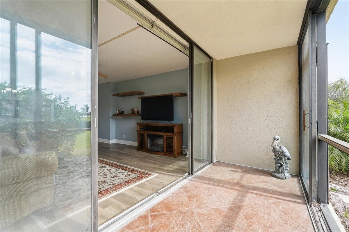 Listing photo id 9 for 2616 Cove Cay Drive 105