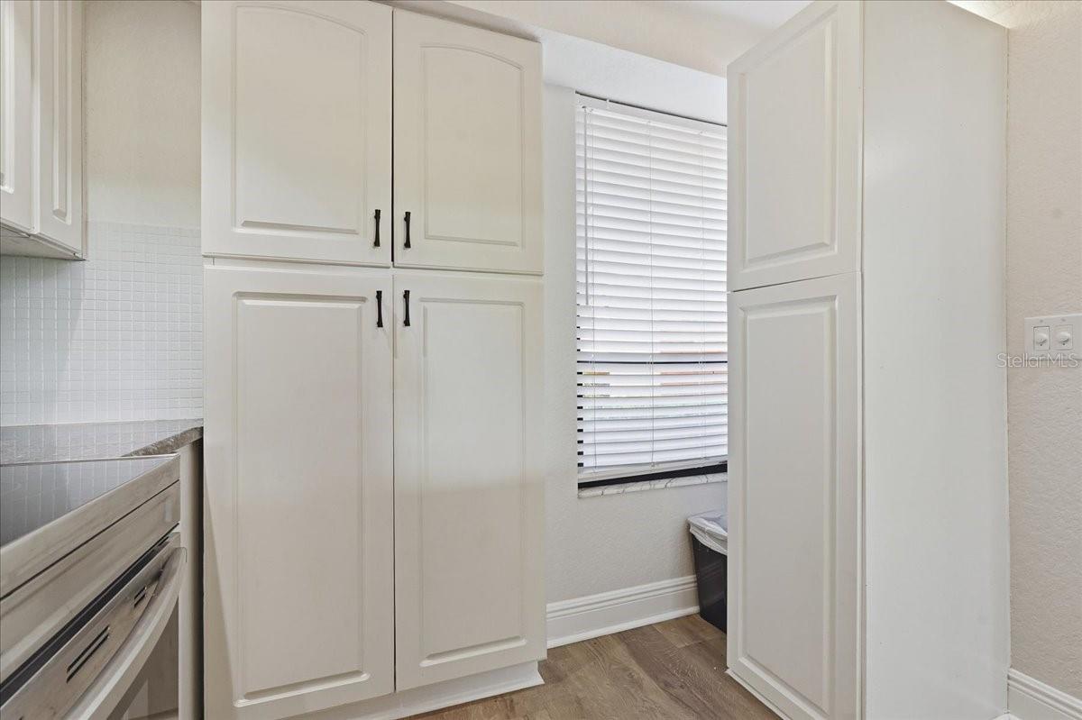 Listing photo id 13 for 2616 Cove Cay Drive 105