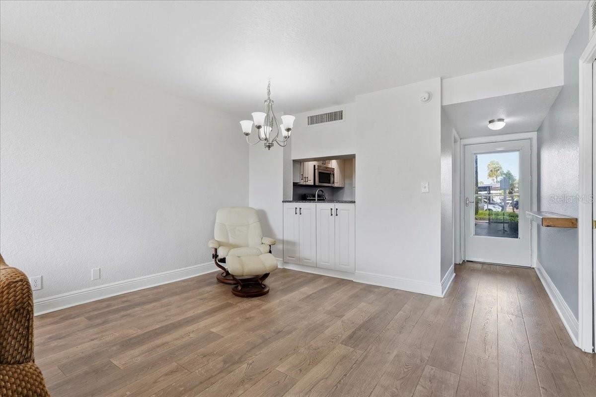 Listing photo id 15 for 2616 Cove Cay Drive 105