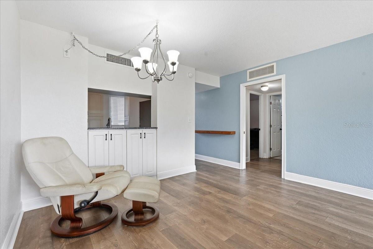 Listing photo id 16 for 2616 Cove Cay Drive 105