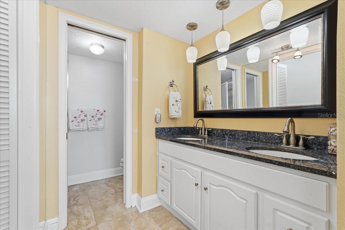 Listing photo id 21 for 2616 Cove Cay Drive 105