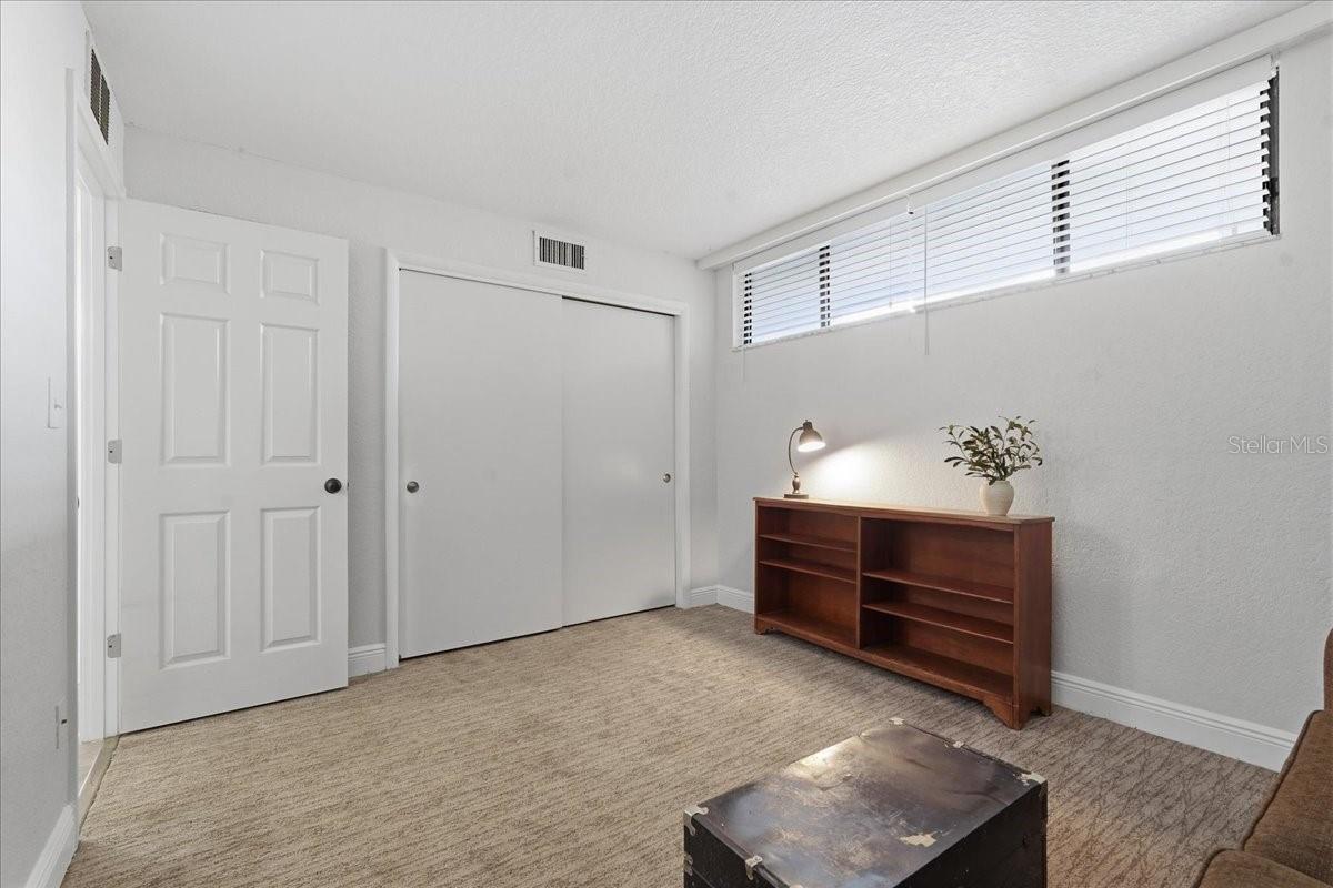 Listing photo id 23 for 2616 Cove Cay Drive 105