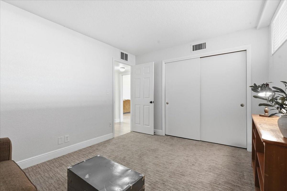 Listing photo id 24 for 2616 Cove Cay Drive 105