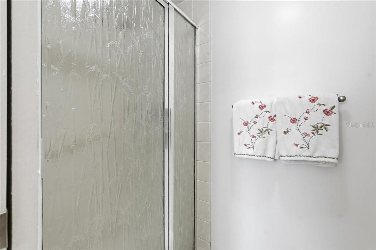 Listing photo id 27 for 2616 Cove Cay Drive 105