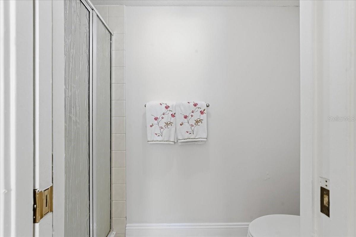 Listing photo id 28 for 2616 Cove Cay Drive 105