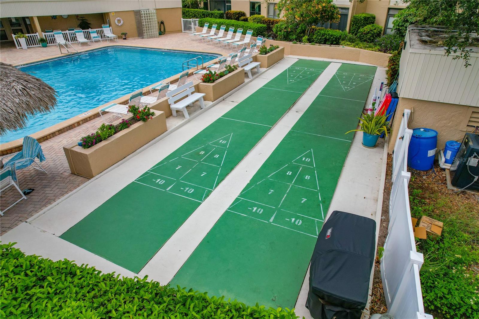 Listing photo id 33 for 2616 Cove Cay Drive 105