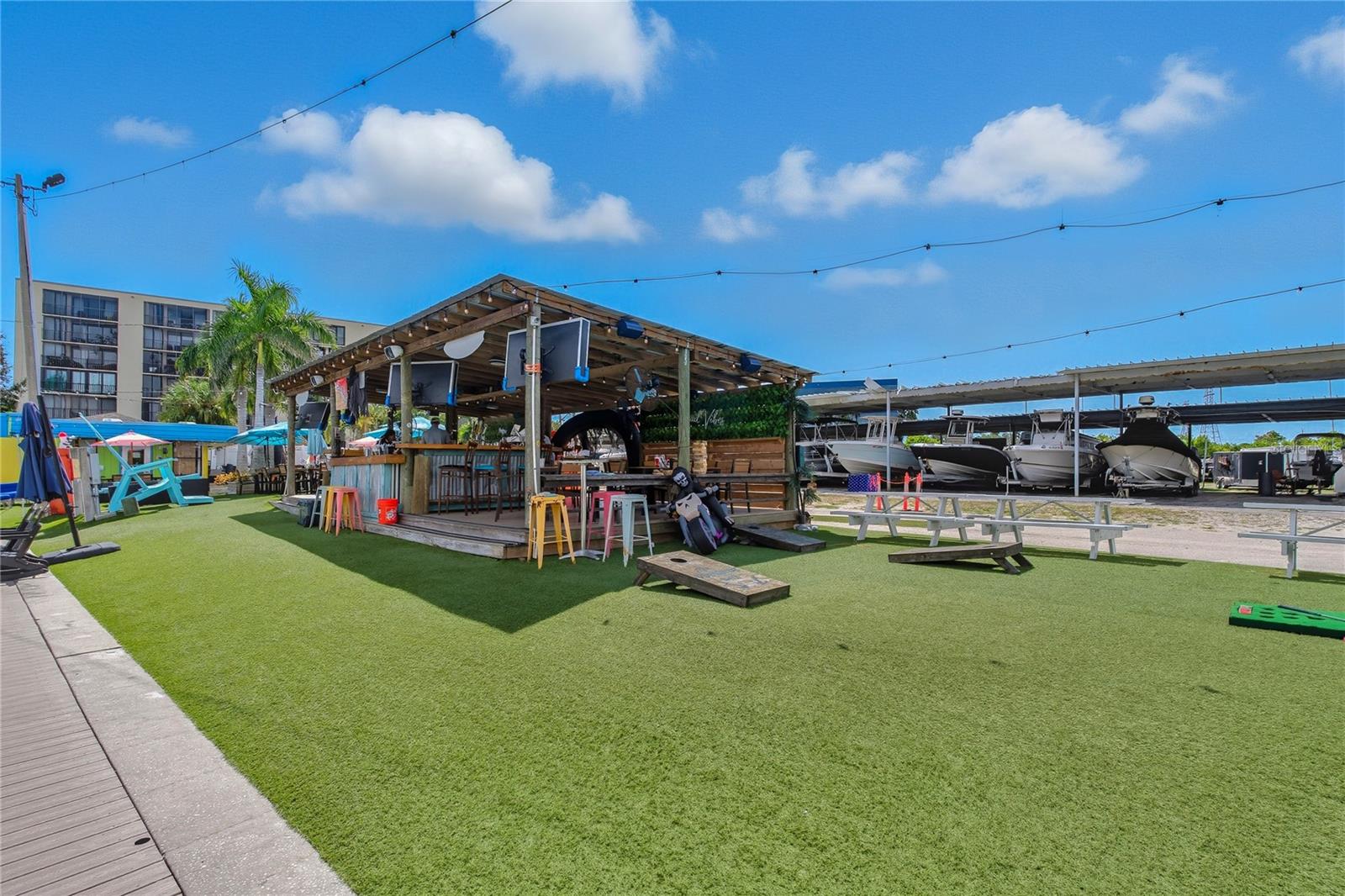 Listing photo id 39 for 2616 Cove Cay Drive 105