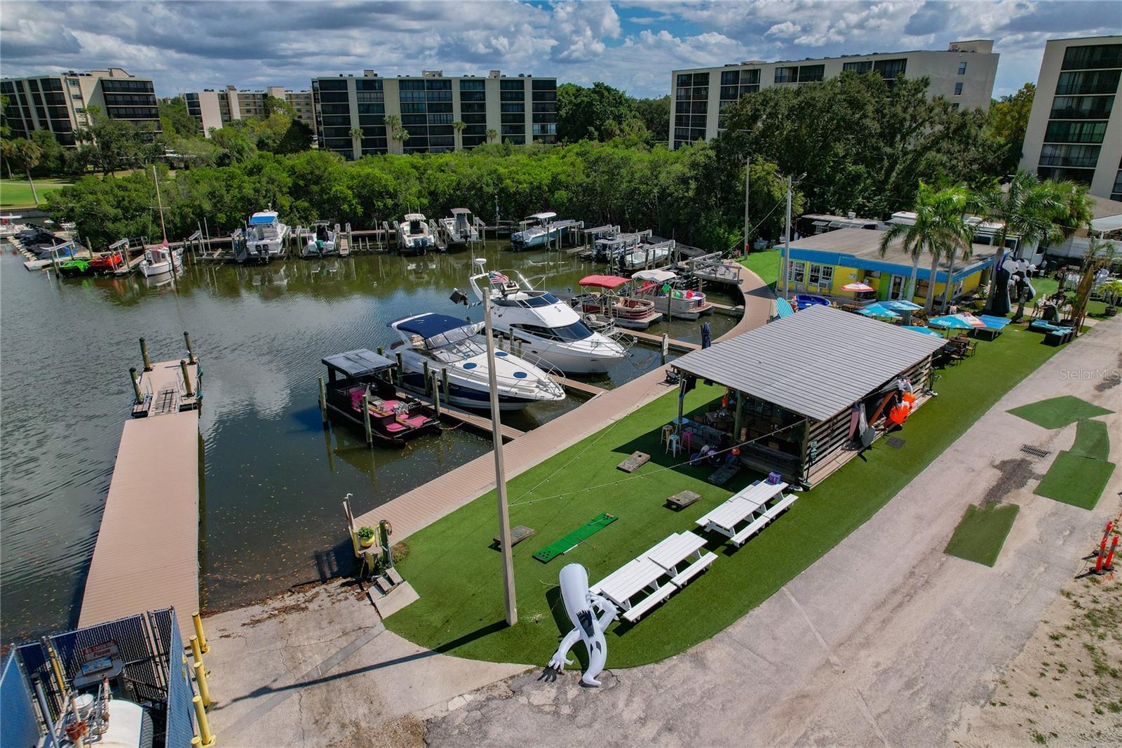 Listing photo id 41 for 2616 Cove Cay Drive 105