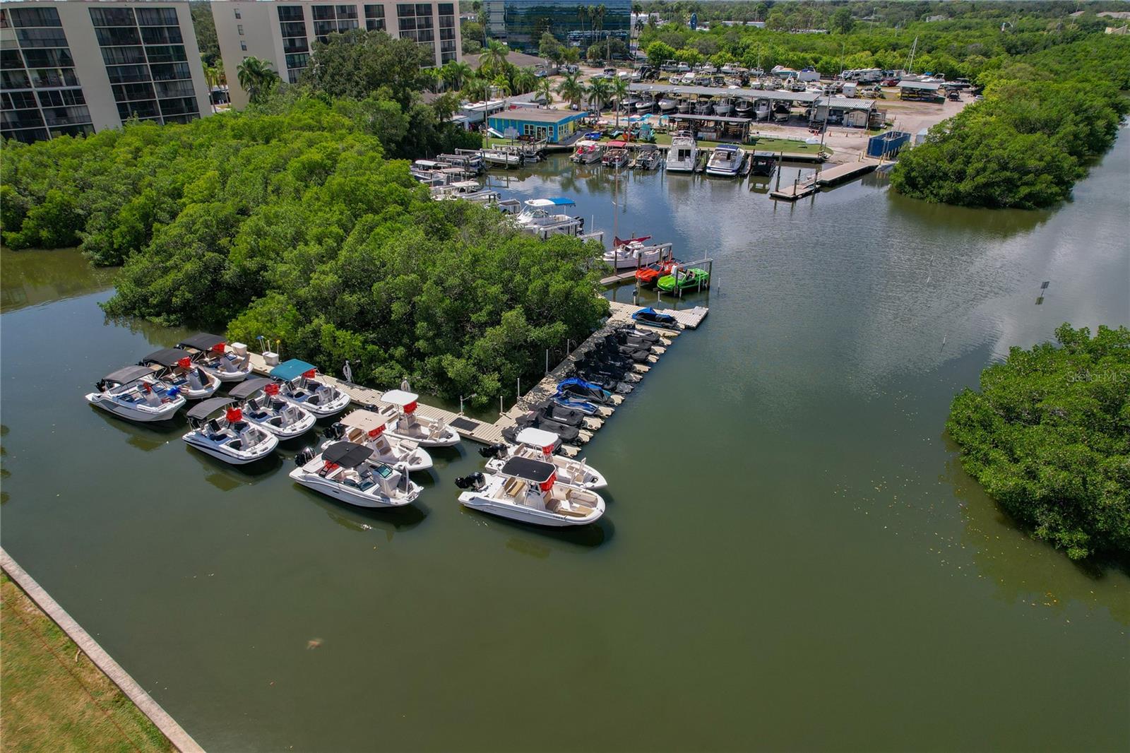 Listing photo id 43 for 2616 Cove Cay Drive 105