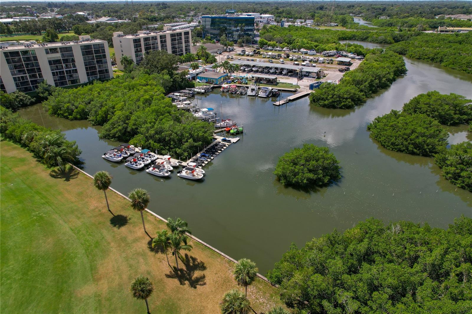 Listing photo id 46 for 2616 Cove Cay Drive 105