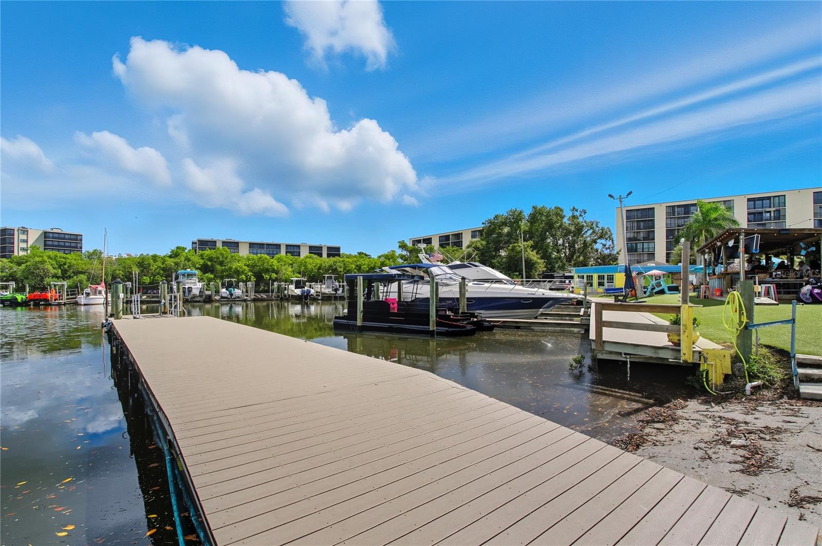 Listing photo id 47 for 2616 Cove Cay Drive 105
