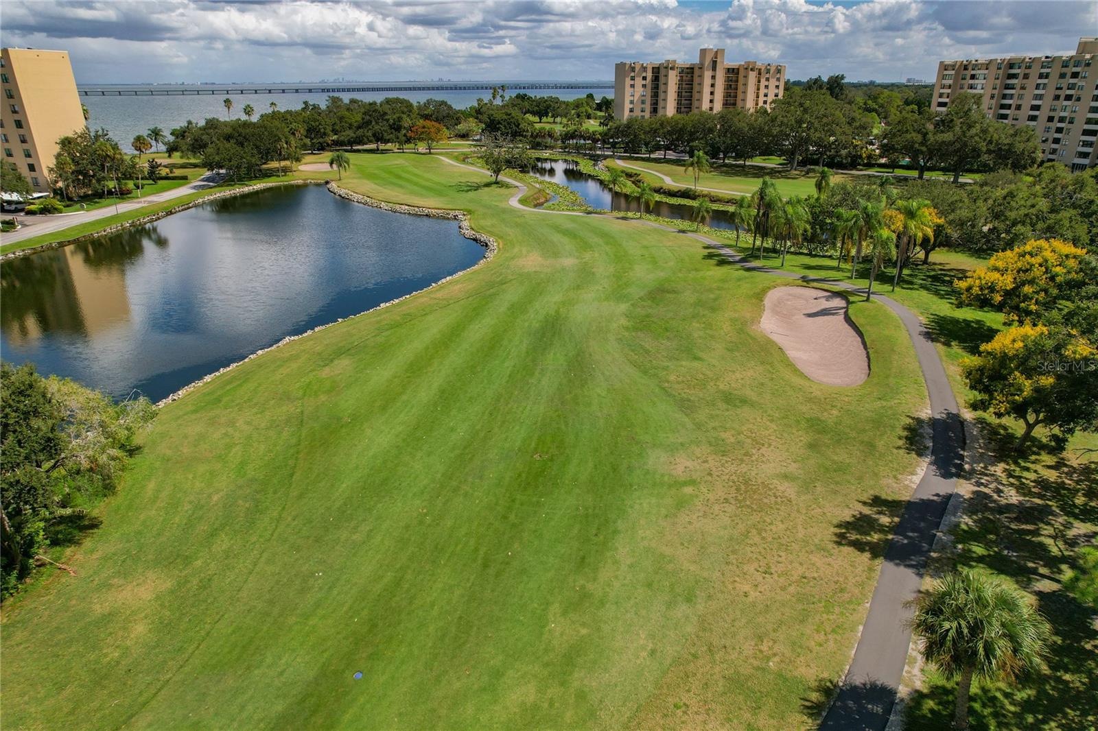 Listing photo id 49 for 2616 Cove Cay Drive 105