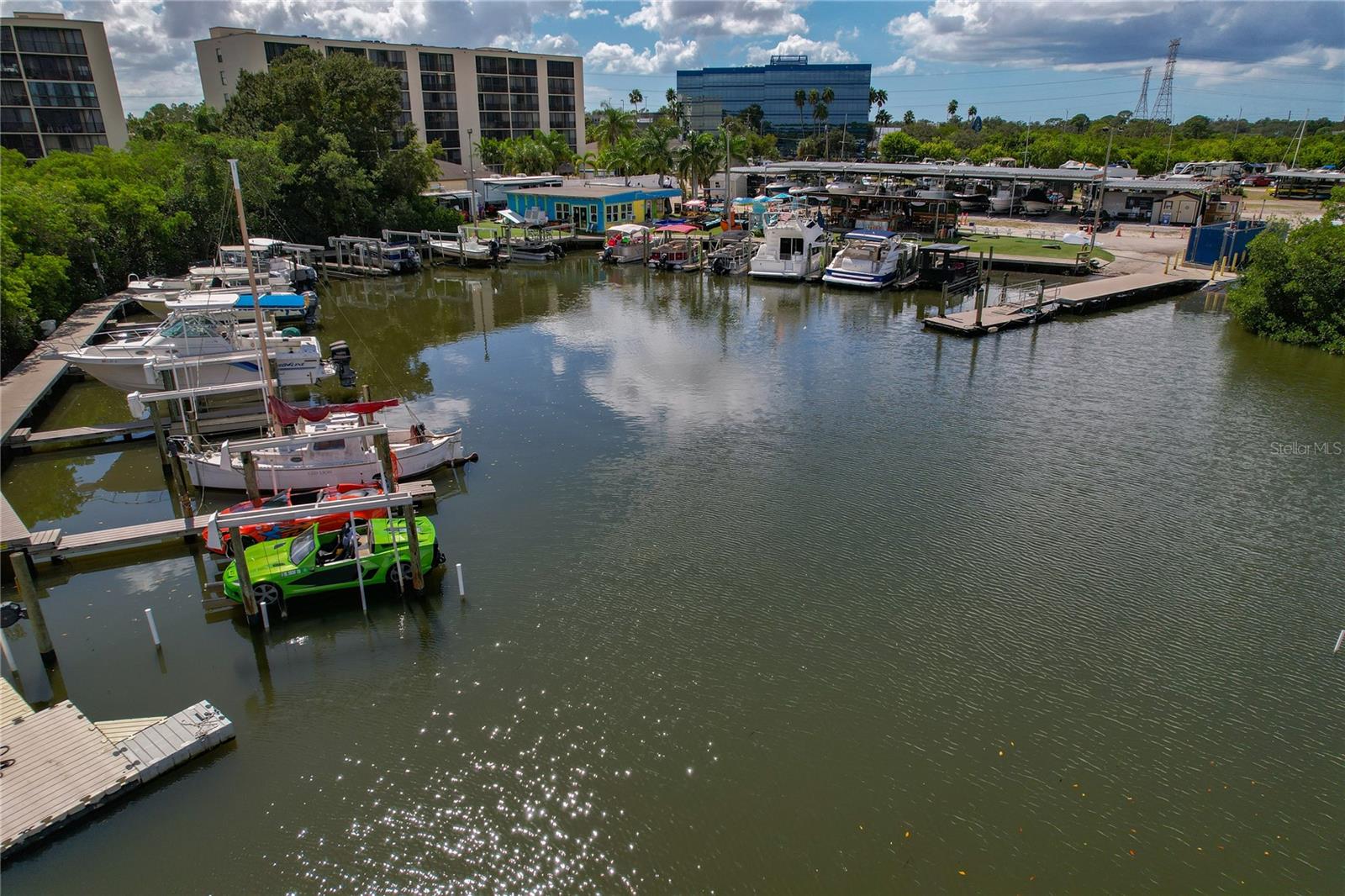 Listing photo id 51 for 2616 Cove Cay Drive 105