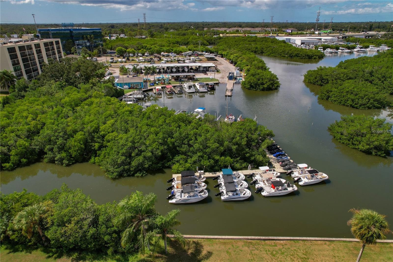 Listing photo id 52 for 2616 Cove Cay Drive 105