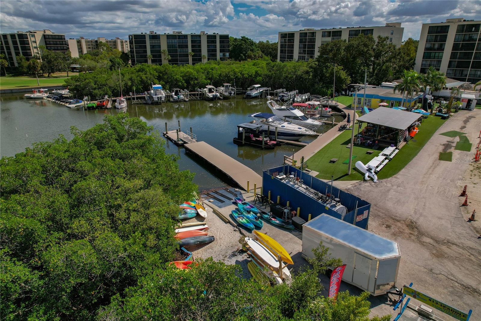 Listing photo id 53 for 2616 Cove Cay Drive 105