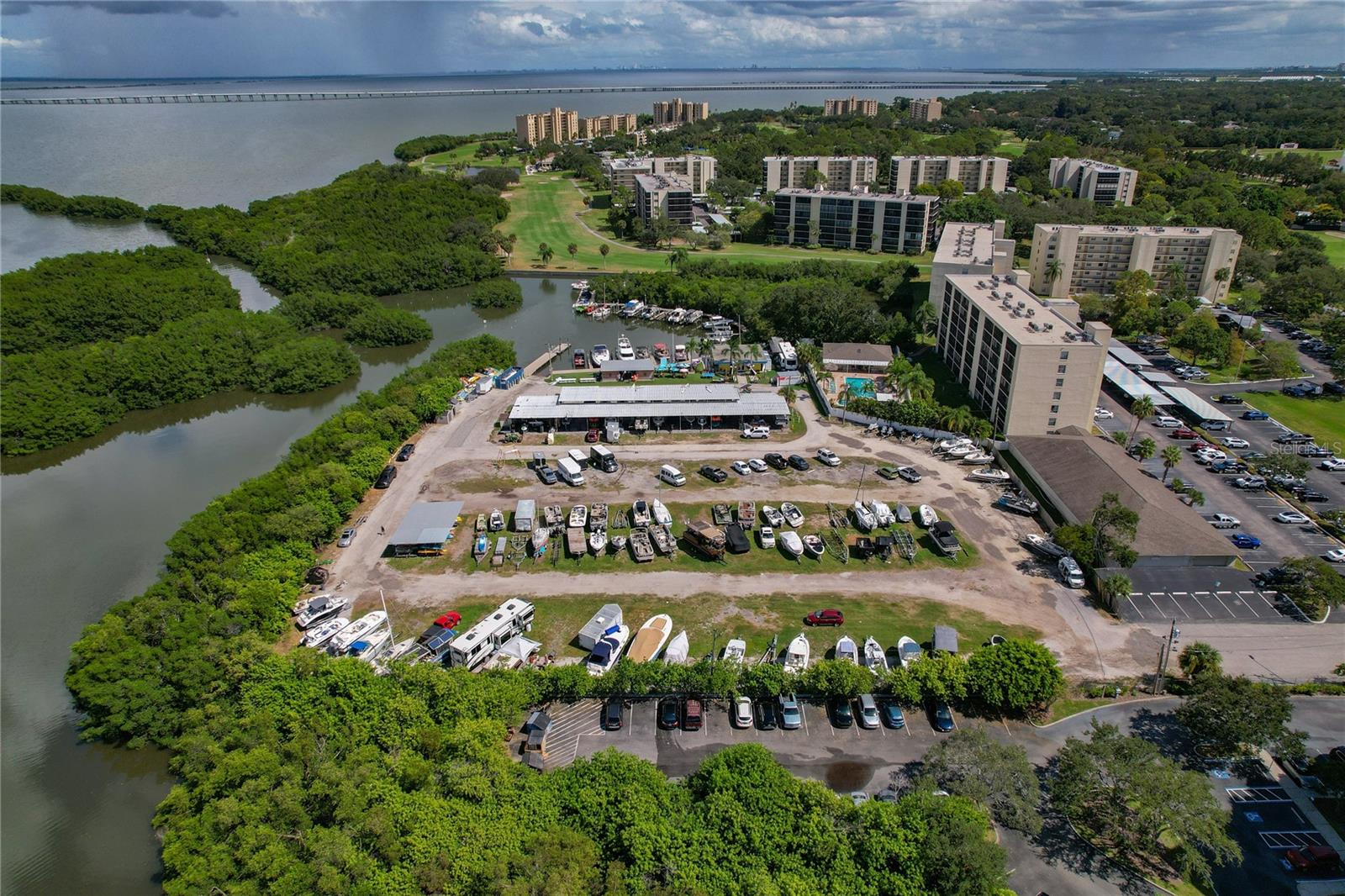 Listing photo id 54 for 2616 Cove Cay Drive 105