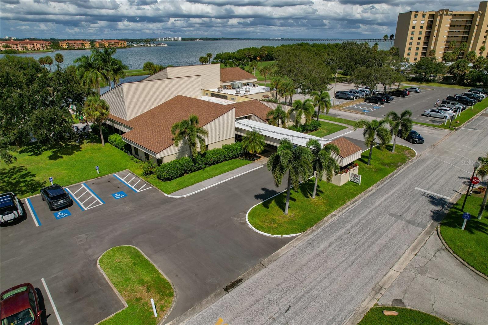 Listing photo id 56 for 2616 Cove Cay Drive 105