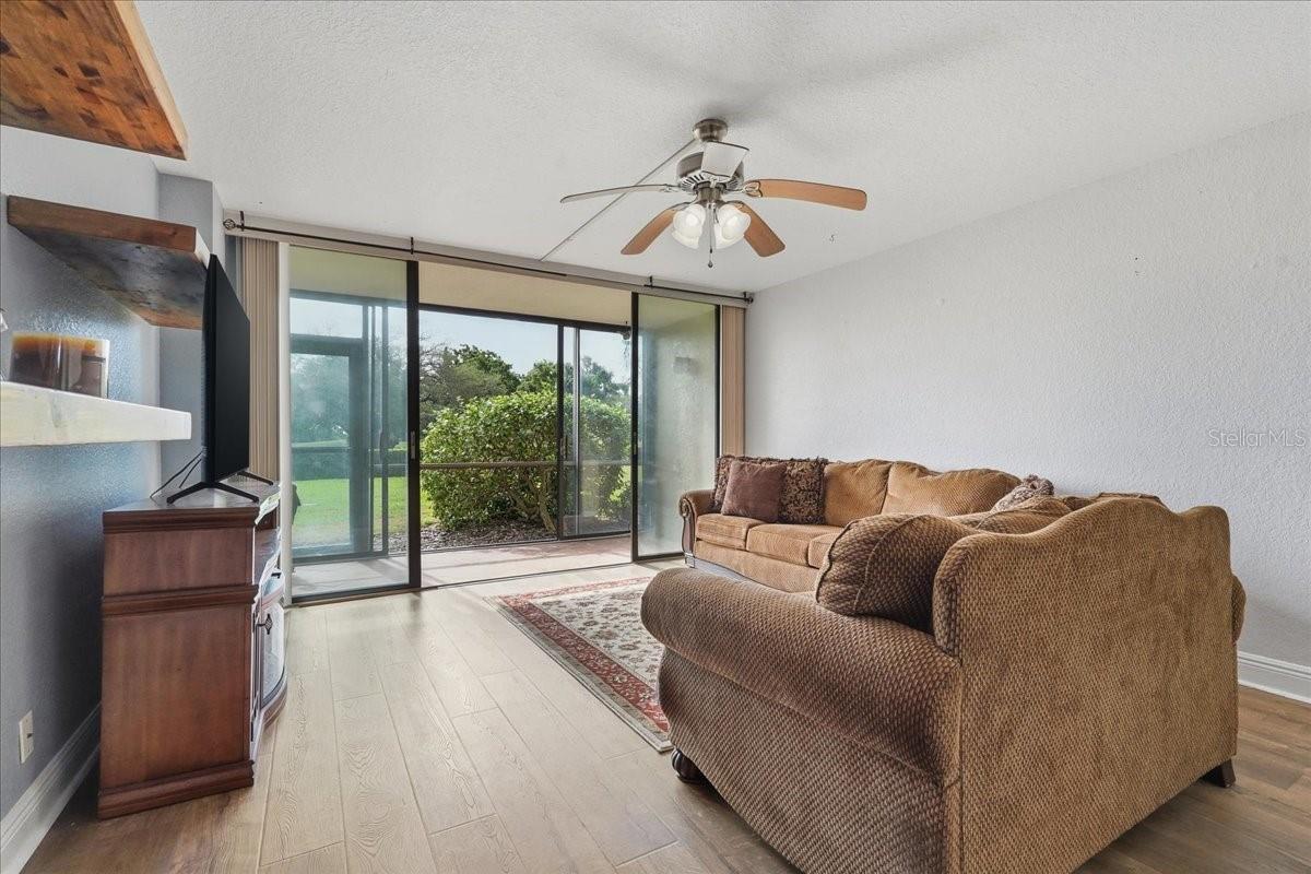 Listing photo id 4 for 2616 Cove Cay Drive 105