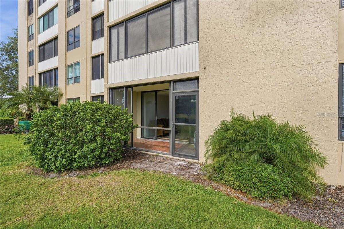 Listing photo id 60 for 2616 Cove Cay Drive 105