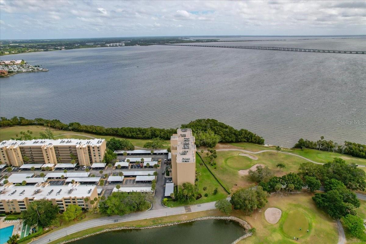 Listing photo id 61 for 2616 Cove Cay Drive 105