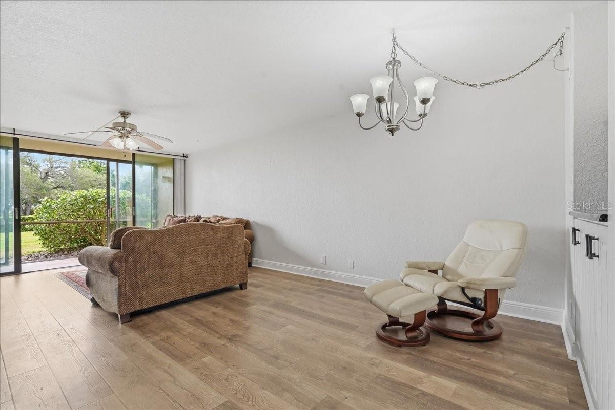 Listing photo id 5 for 2616 Cove Cay Drive 105