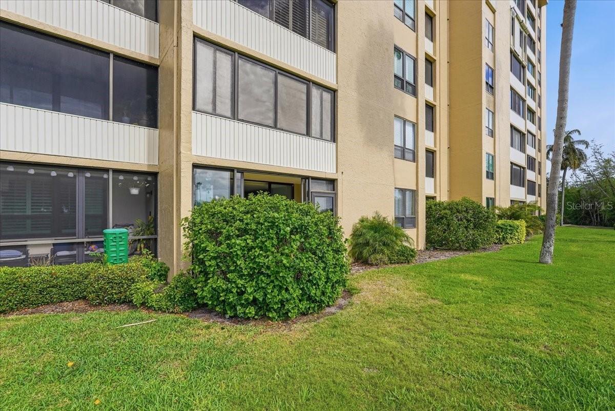 Listing photo id 69 for 2616 Cove Cay Drive 105