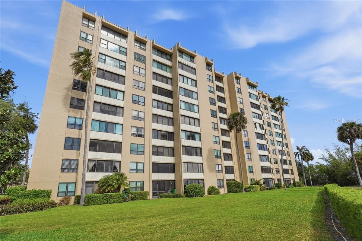 Listing photo id 70 for 2616 Cove Cay Drive 105