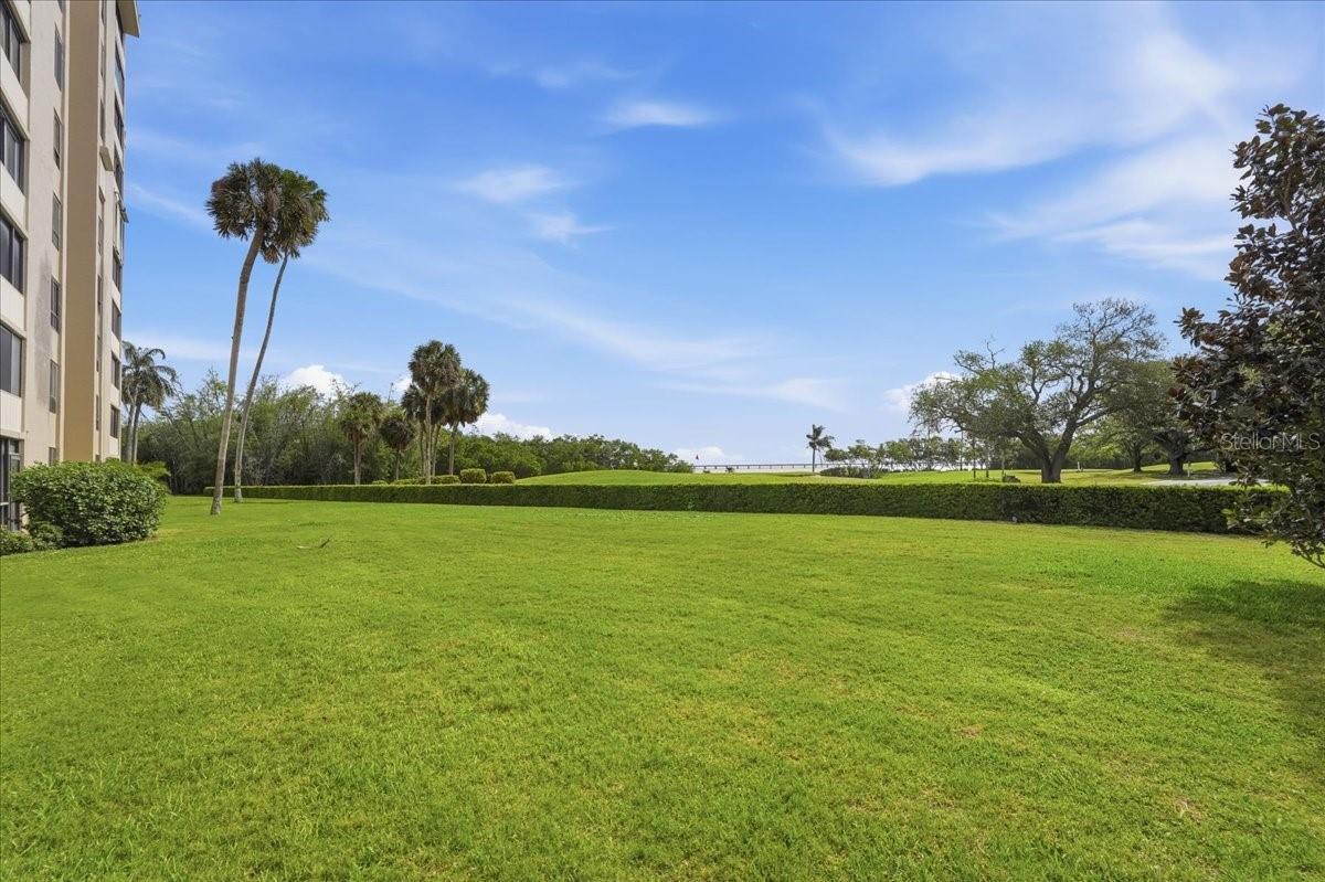 Listing photo id 72 for 2616 Cove Cay Drive 105