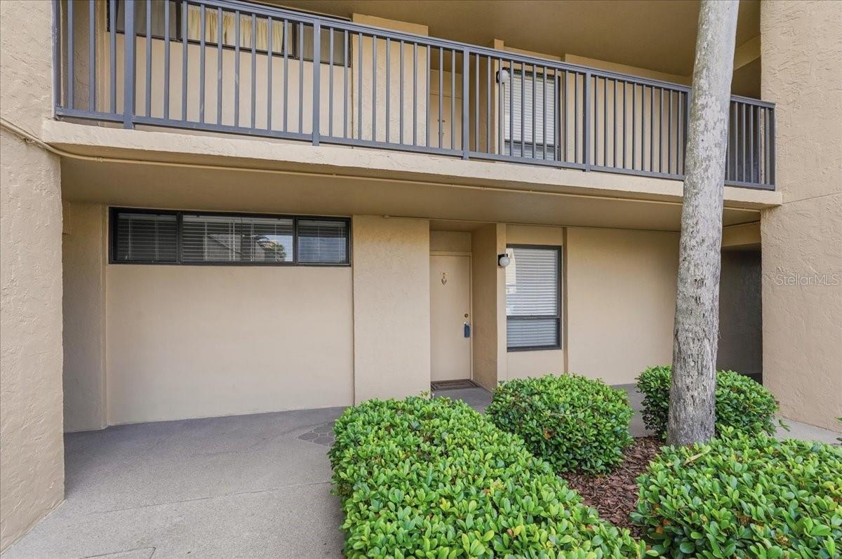 Listing photo id 77 for 2616 Cove Cay Drive 105