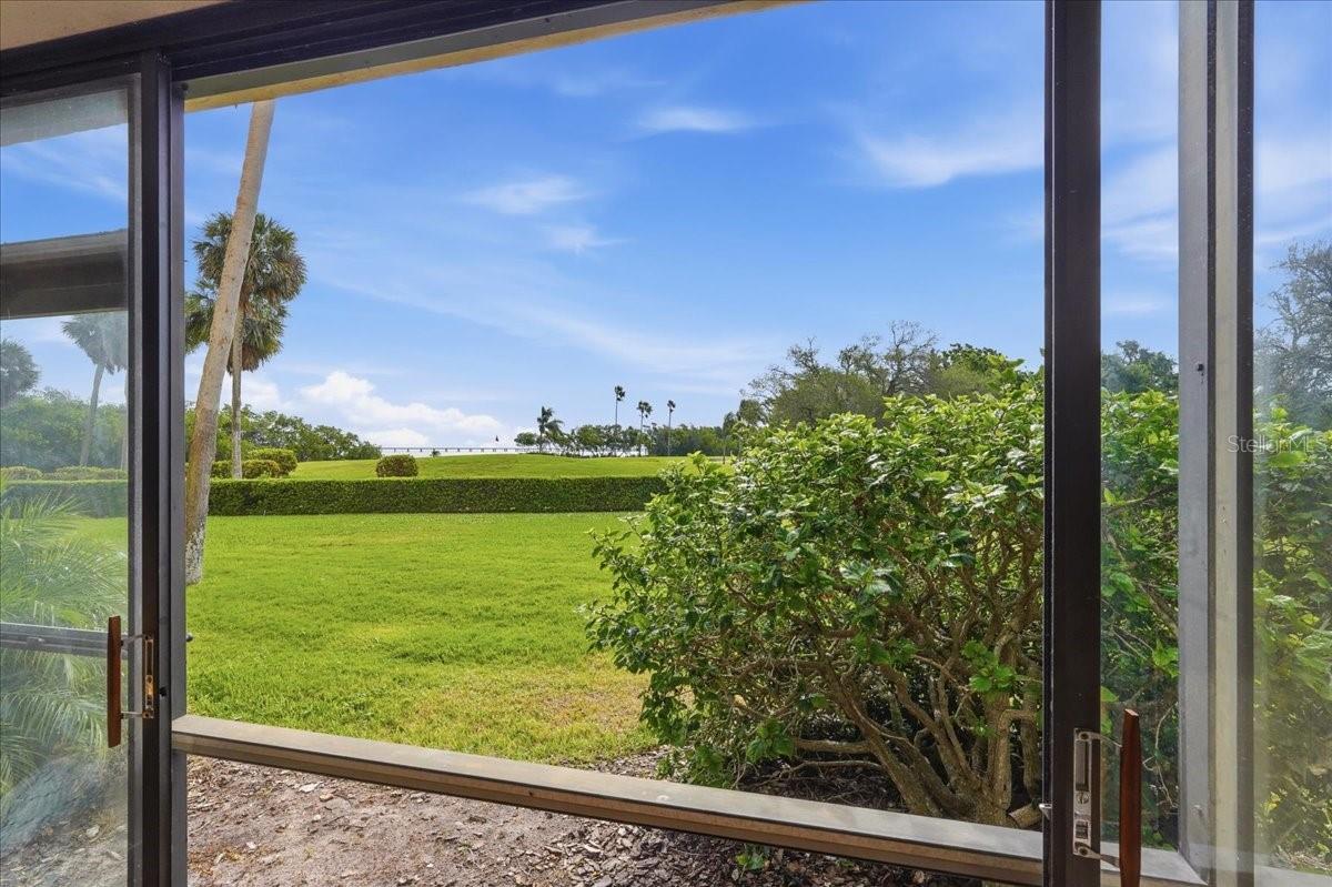 Listing photo id 6 for 2616 Cove Cay Drive 105