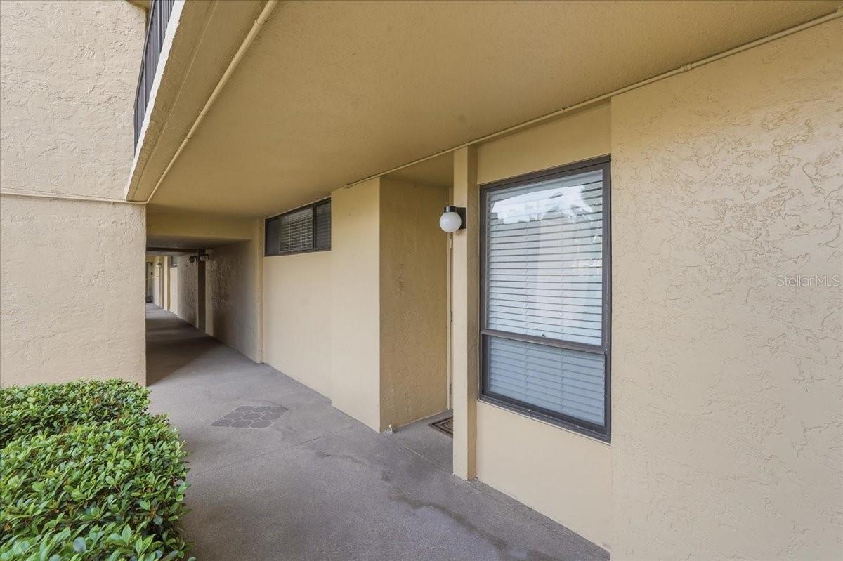 Listing photo id 79 for 2616 Cove Cay Drive 105