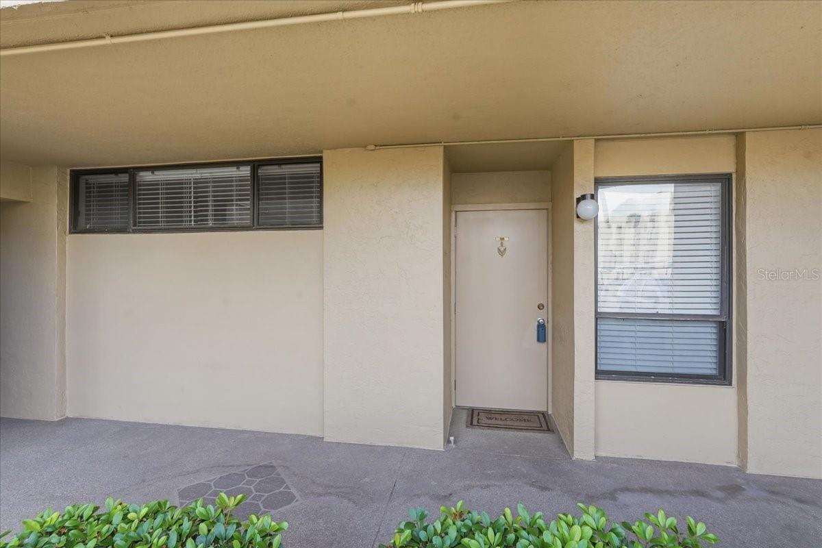 Listing photo id 80 for 2616 Cove Cay Drive 105