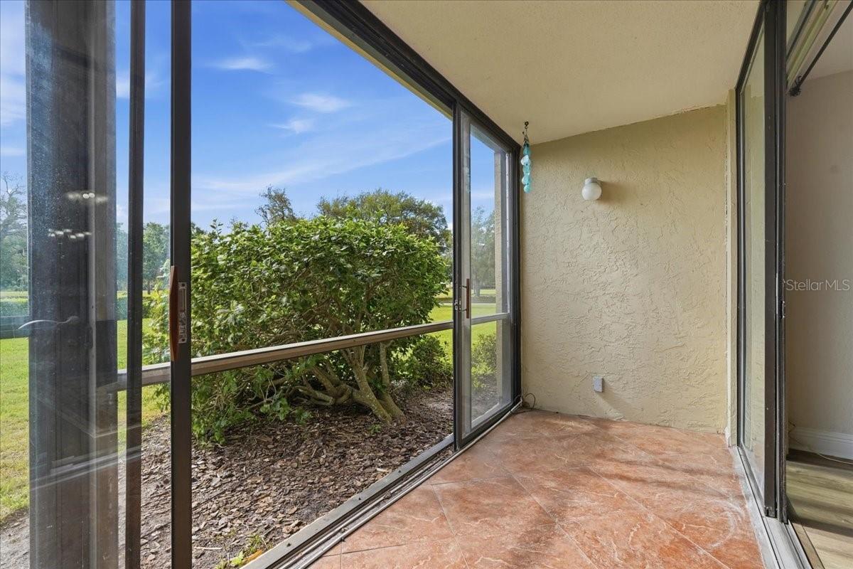 Listing photo id 7 for 2616 Cove Cay Drive 105