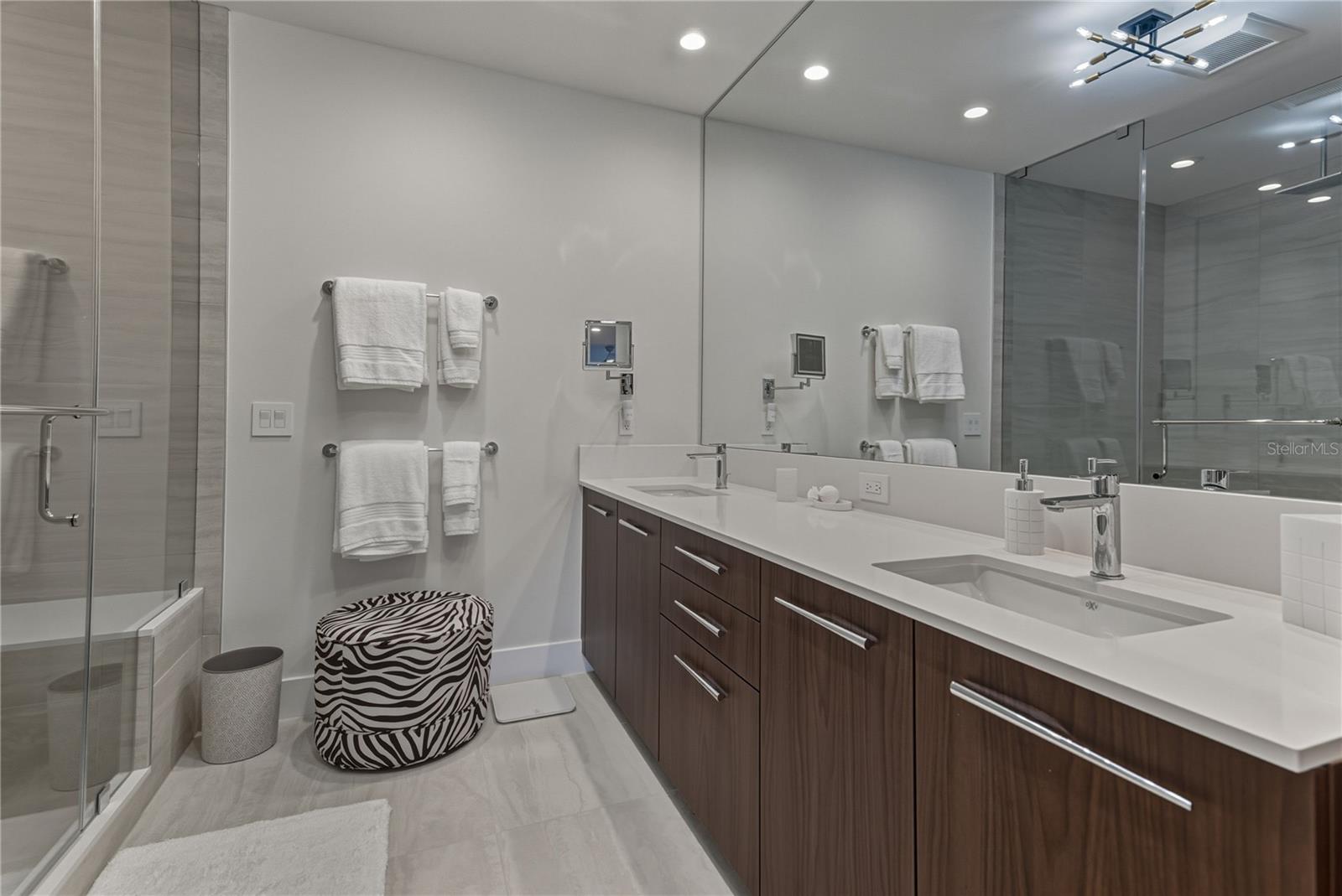 Image 74 of 98 For 275 1st Avenue S 1701