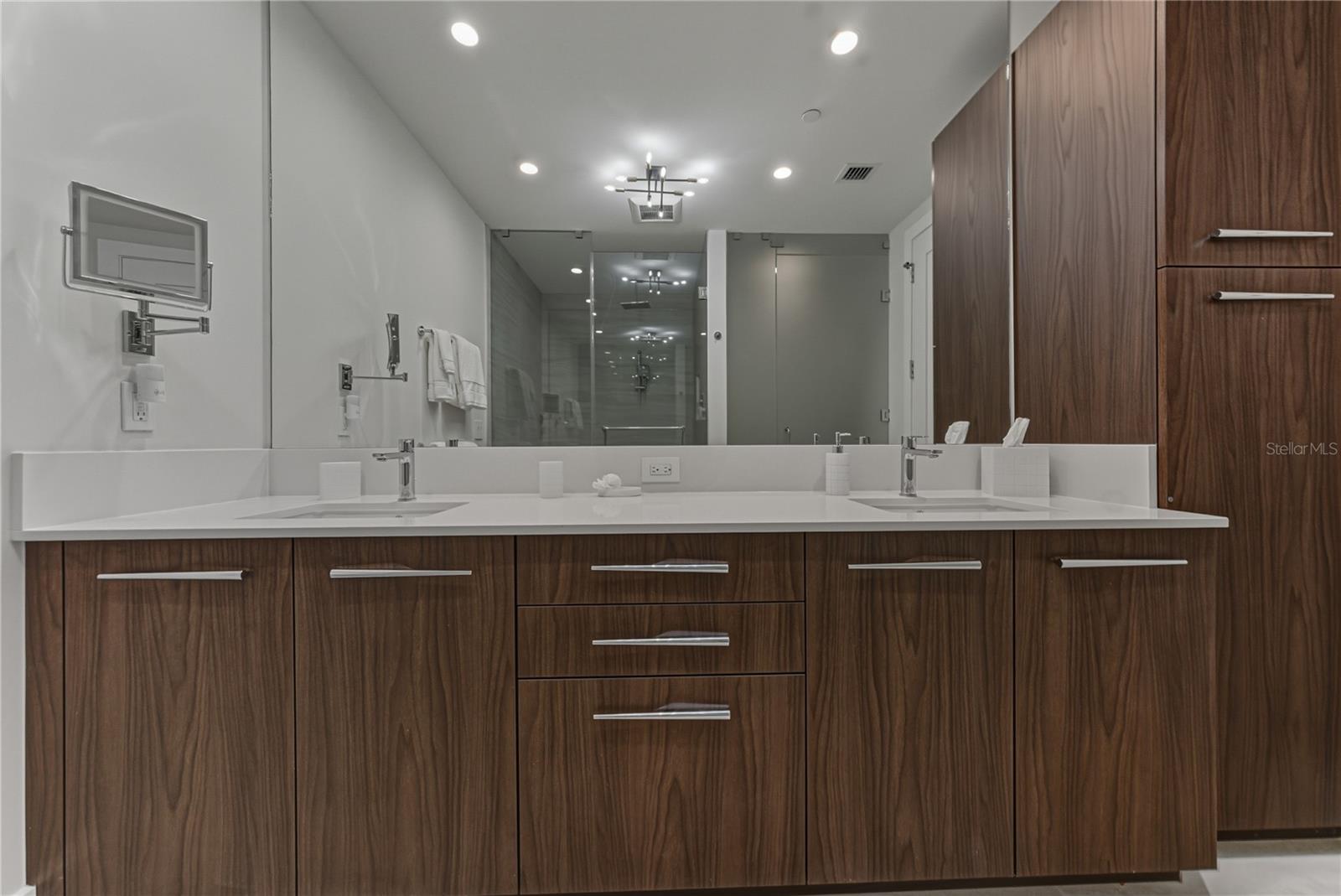 Image 79 of 98 For 275 1st Avenue S 1701