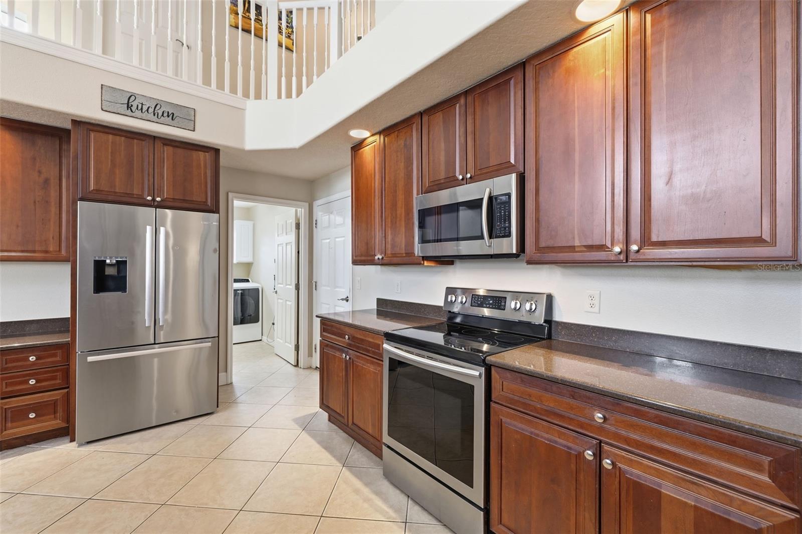 Listing photo id 13 for 522 Country Meadows Way