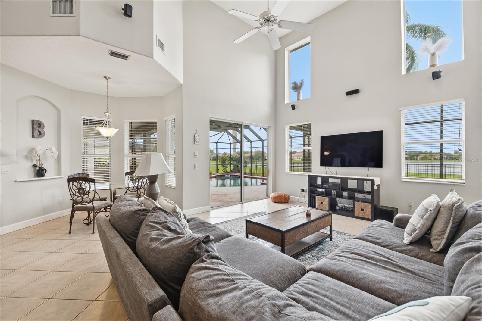 Listing photo id 17 for 522 Country Meadows Way