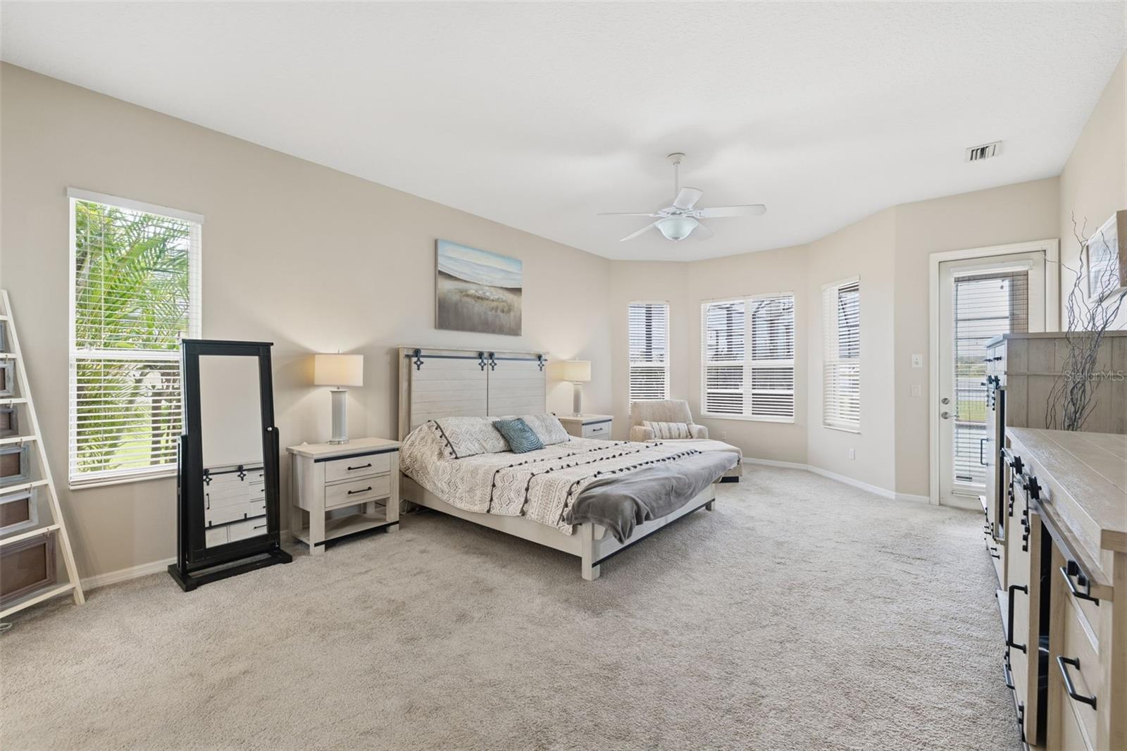 Listing photo id 18 for 522 Country Meadows Way