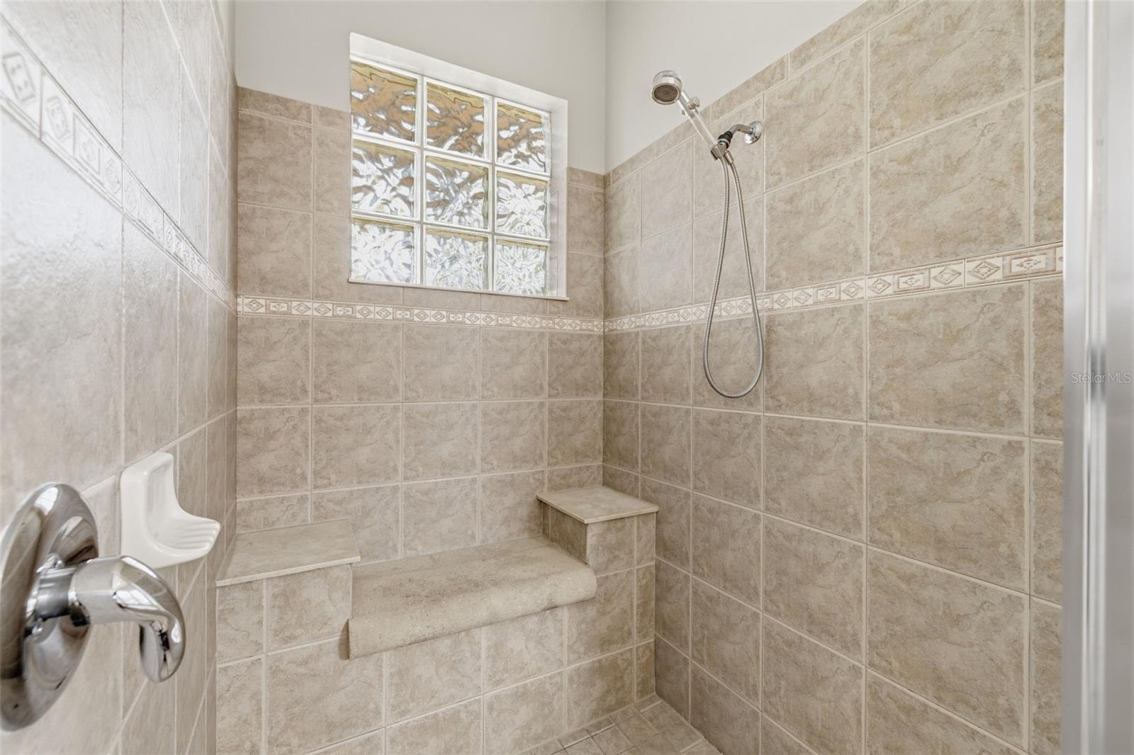 Listing photo id 24 for 522 Country Meadows Way