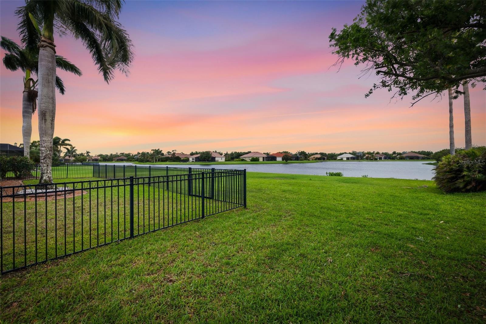 Listing photo id 44 for 522 Country Meadows Way